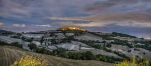 camattei-luxe-design-villa-vakantiehuis-Italië-Toscane-Marche-Locatie-montesecco-bij-nacht